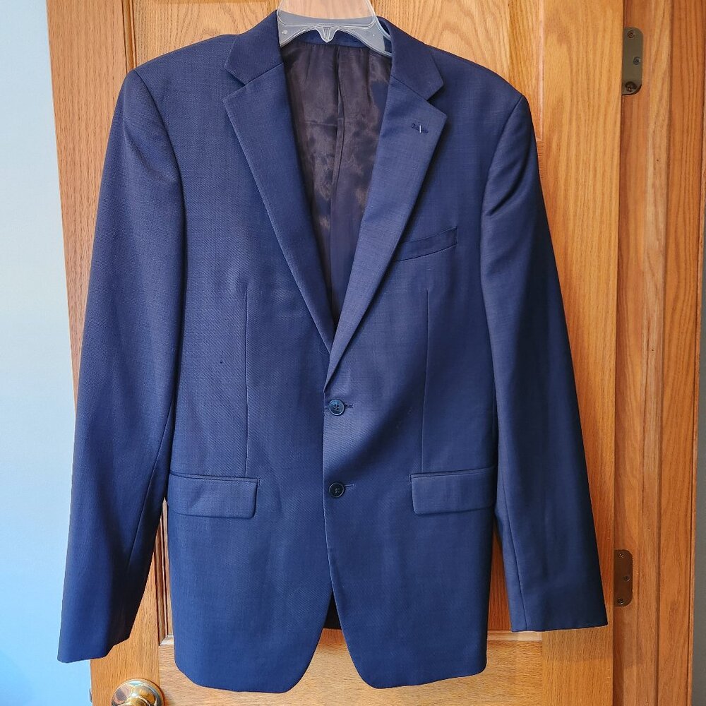 Modern two-piece Calvin Klein Men's Extreme Slim Fit Suit. Dark blue 40R.
